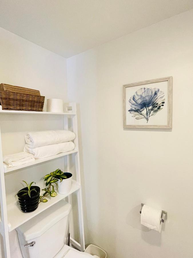 Garden Home In Victoria -Beautiful Home In Victoria Bagian luar foto